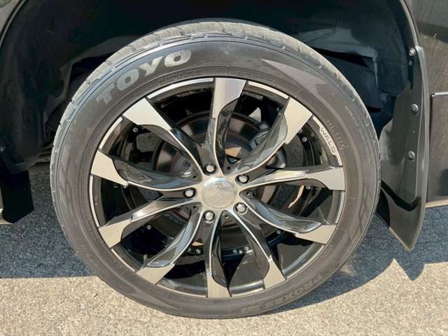 Lexus LX 8