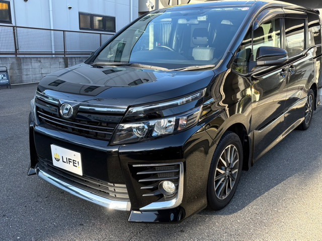 Toyota Voxy 4