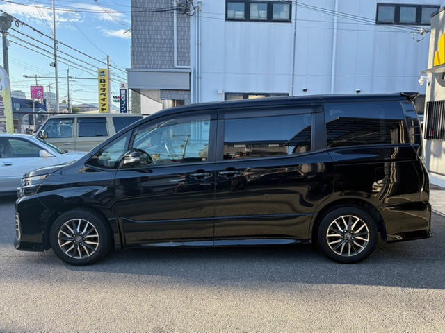 Toyota Voxy 5
