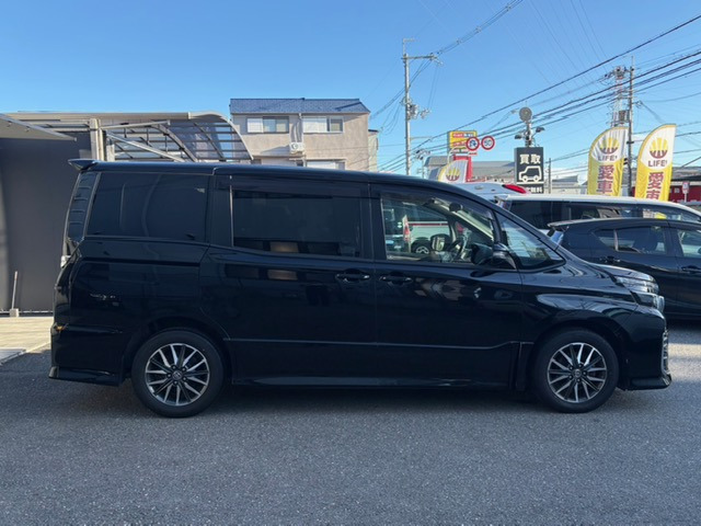 Toyota Voxy 6