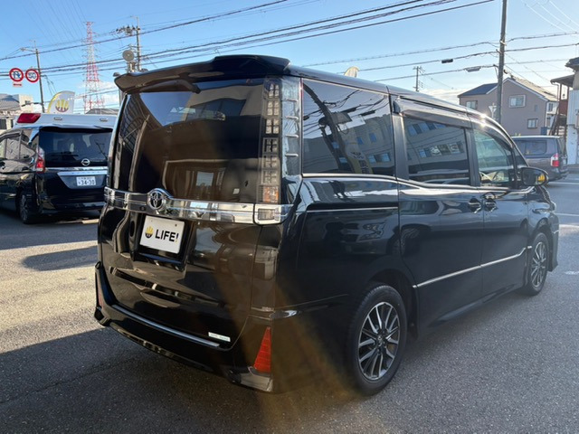 Toyota Voxy 7