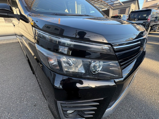 Toyota Voxy 10