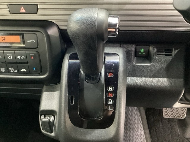 Honda N-VAN 8