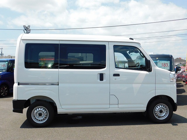 Daihatsu Hijet Cargo 4