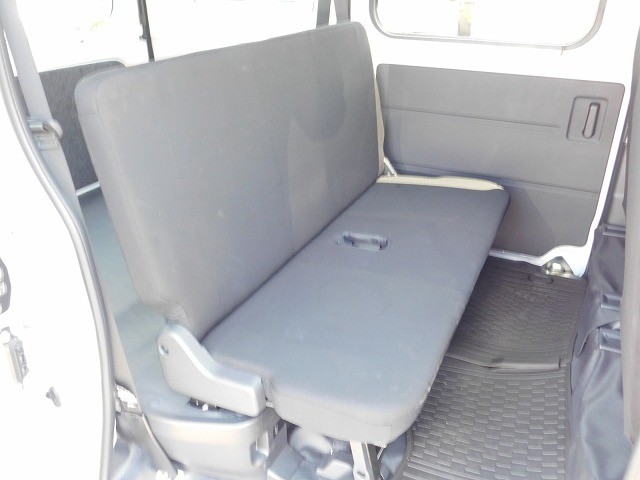 Daihatsu Hijet Cargo 5