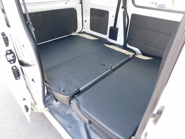 Daihatsu Hijet Cargo 6