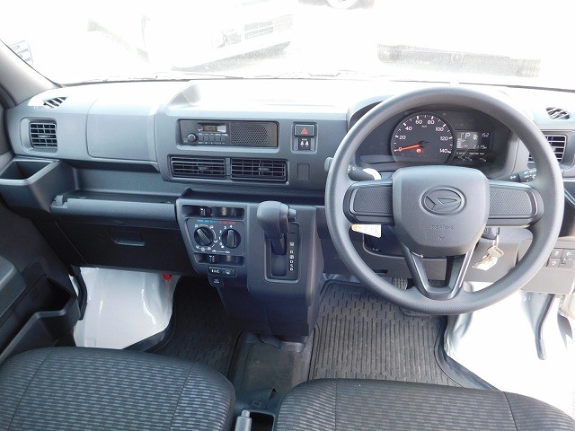 Daihatsu Hijet Cargo 8