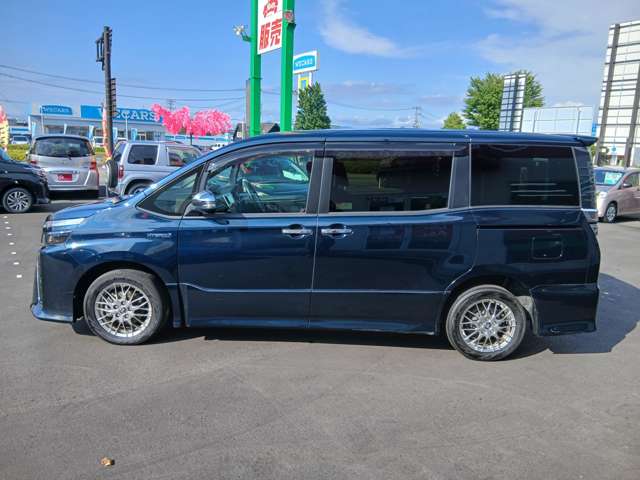 Toyota Voxy 12