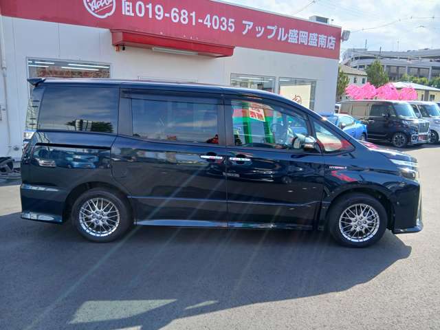 Toyota Voxy 8