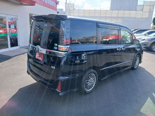 Toyota Voxy 9