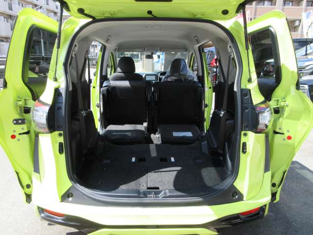 Toyota Sienta 11