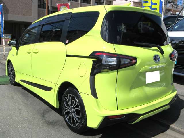 Toyota Sienta 5
