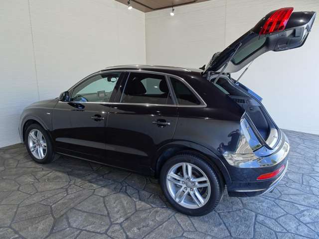 Audi Q3 11