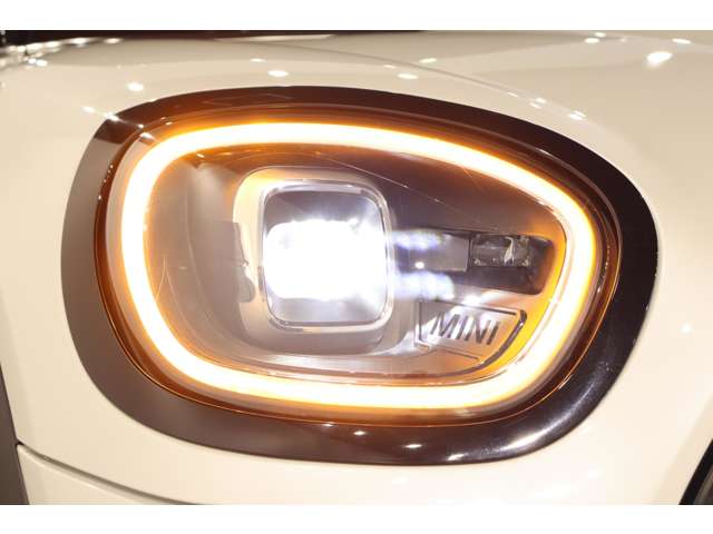 MINI Crossover 11