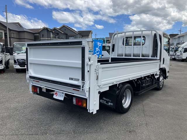 Isuzu Elf 8