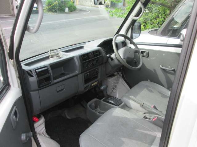 Mitsubishi Minicab Van 8