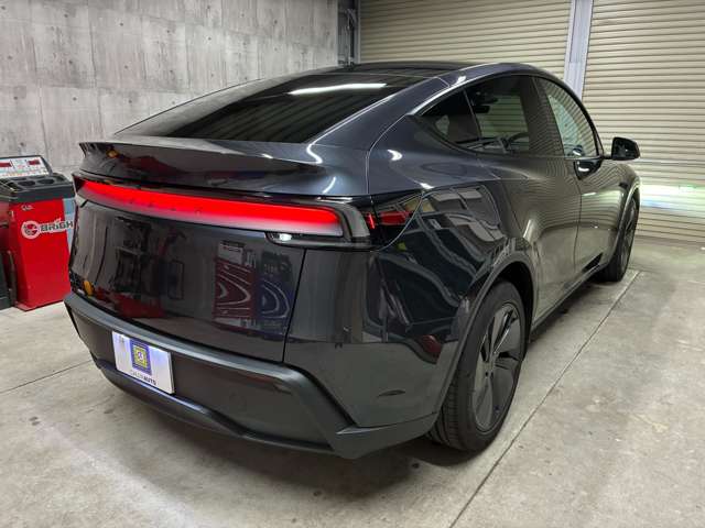 Tesla Model Y 8