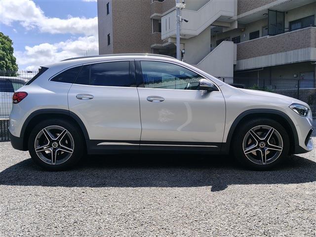 Mercedes-Benz GLA-Class 11