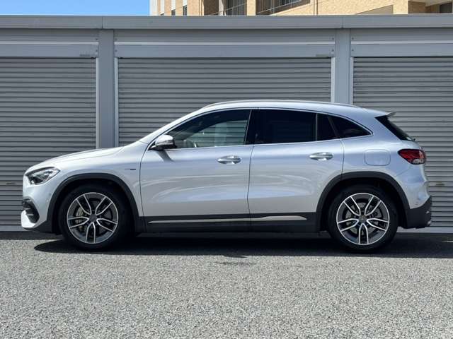 Mercedes-Benz GLA-Class 4