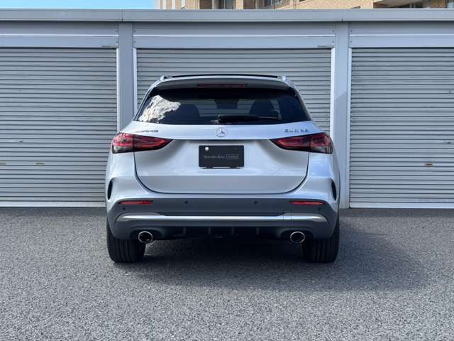 Mercedes-Benz GLA-Class 6
