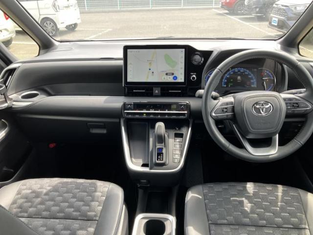 Toyota Voxy 2