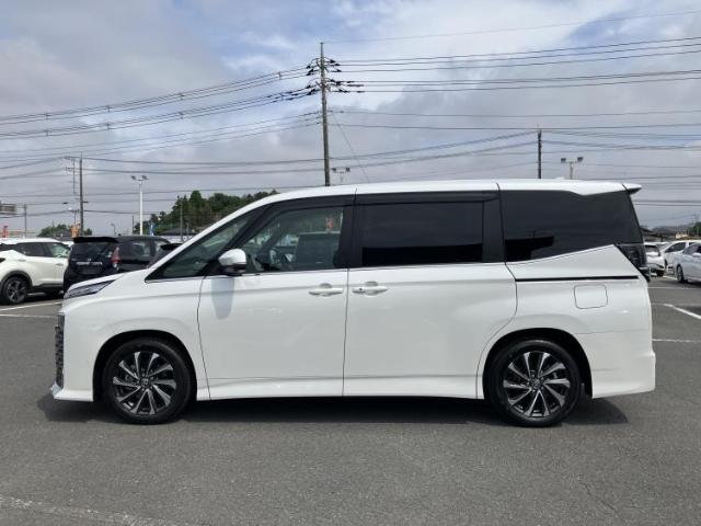 Toyota Voxy 5