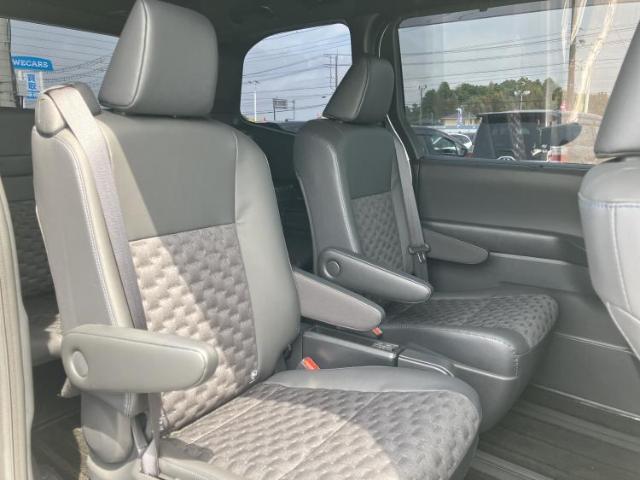 Toyota Voxy 8