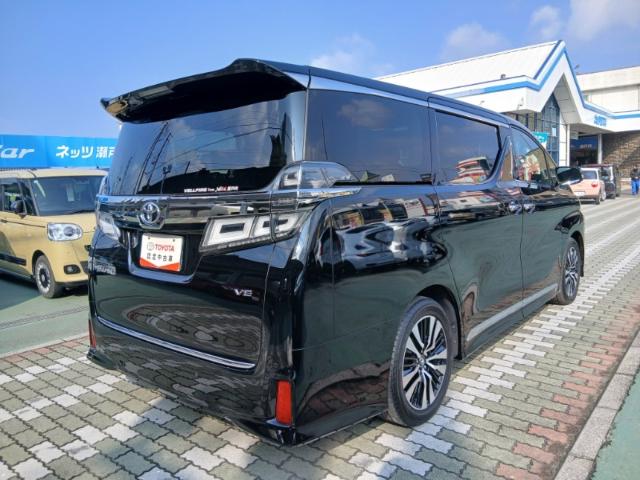 Toyota Vellfire 4
