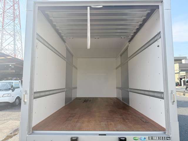 Isuzu Elf 12