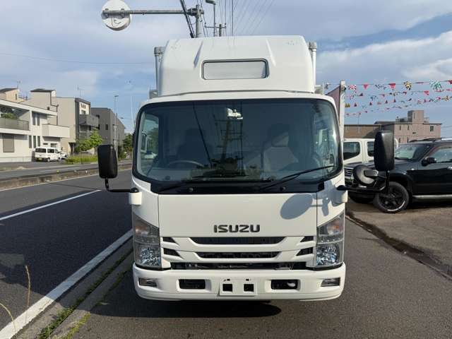 Isuzu Elf 4