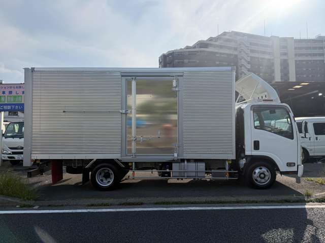 Isuzu Elf 9