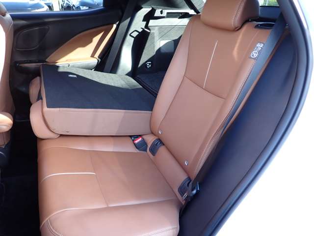 Lexus LBX 9