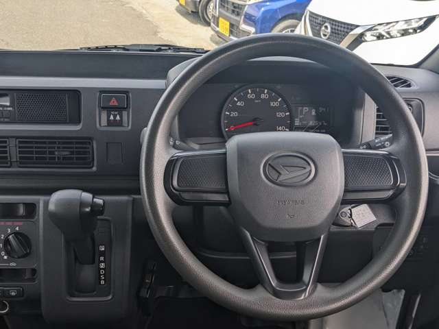 Daihatsu Hijet Cargo 11
