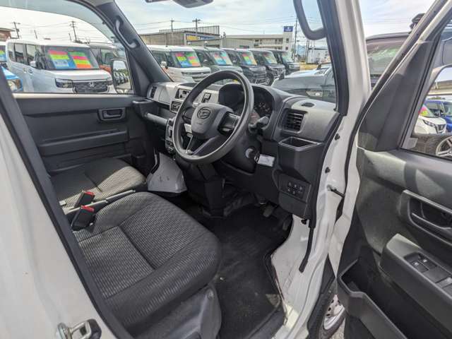 Daihatsu Hijet Cargo 12