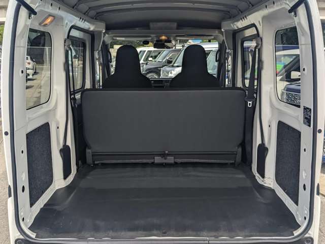 Daihatsu Hijet Cargo 9