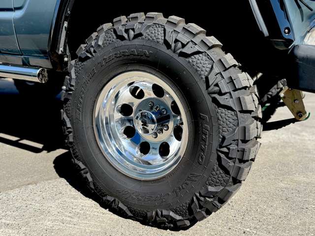 Toyota Land Cruiser 60 12