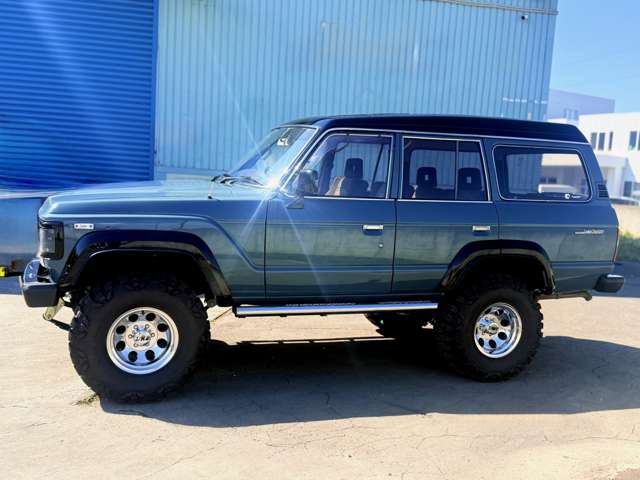 Toyota Land Cruiser 60 4