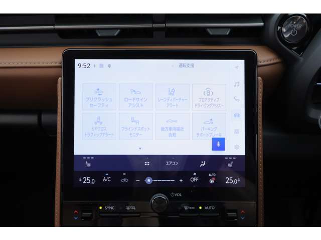 Lexus LBX 11