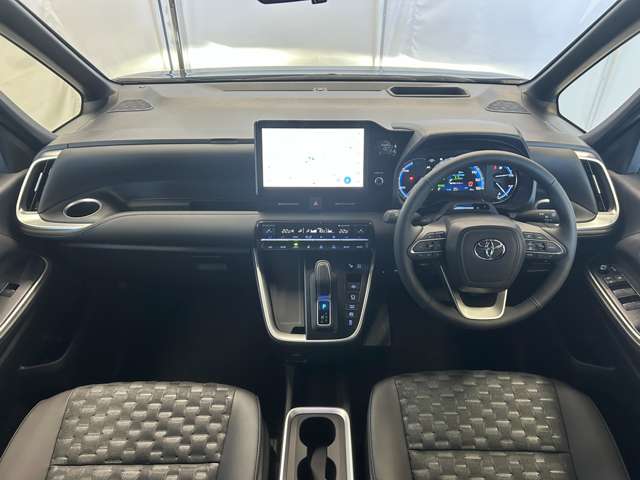 Toyota Voxy 2