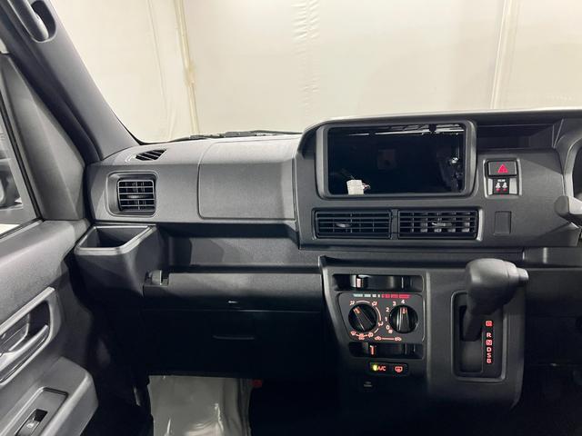 Daihatsu Hijet Cargo 6