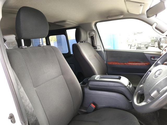 Toyota Hiace Van 11