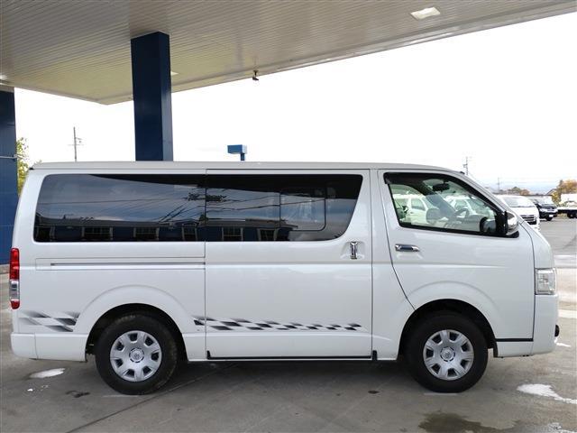 Toyota Hiace Van 6