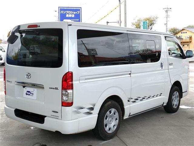 Toyota Hiace Van 7