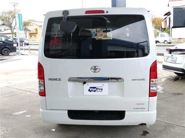 Toyota Hiace Van 8