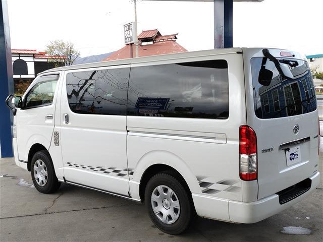 Toyota Hiace Van 9