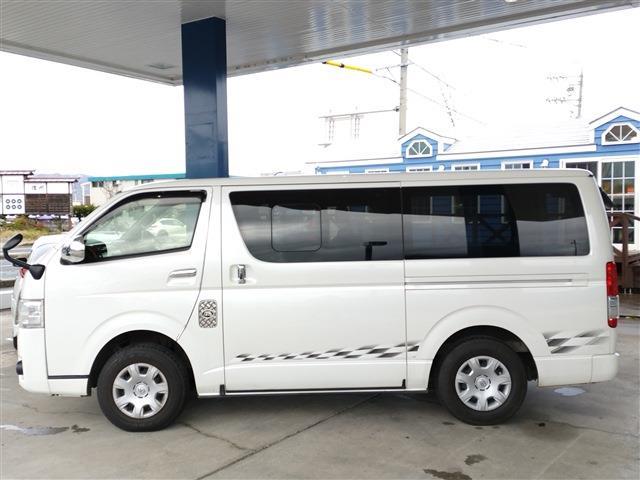 Toyota Hiace Van 10