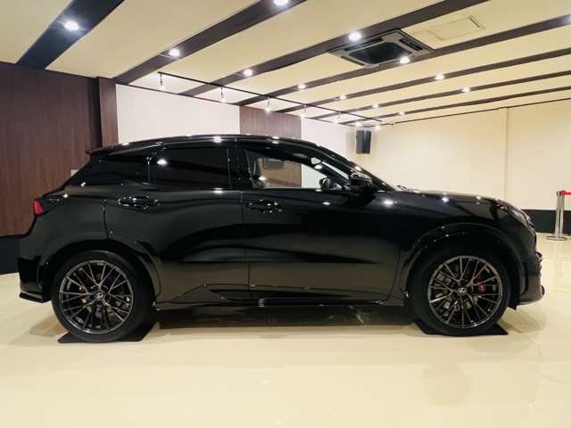 Lexus LBX 9