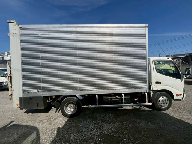 Hino Dutro Hybrid 9