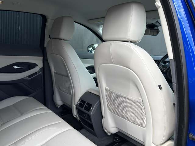 Jaguar E-Pace 11