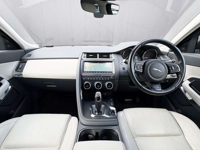 Jaguar E-Pace 5